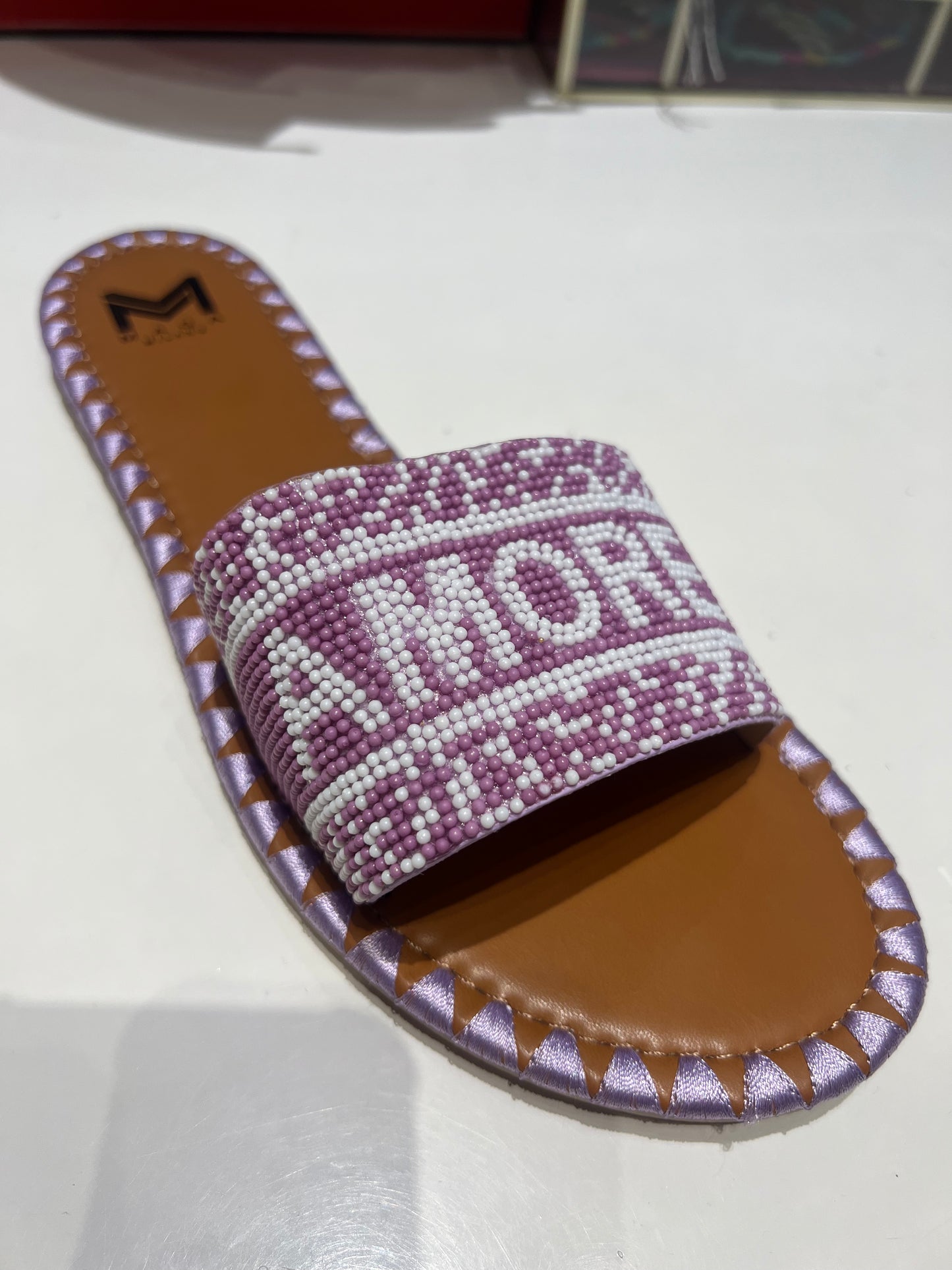 Amore slip on