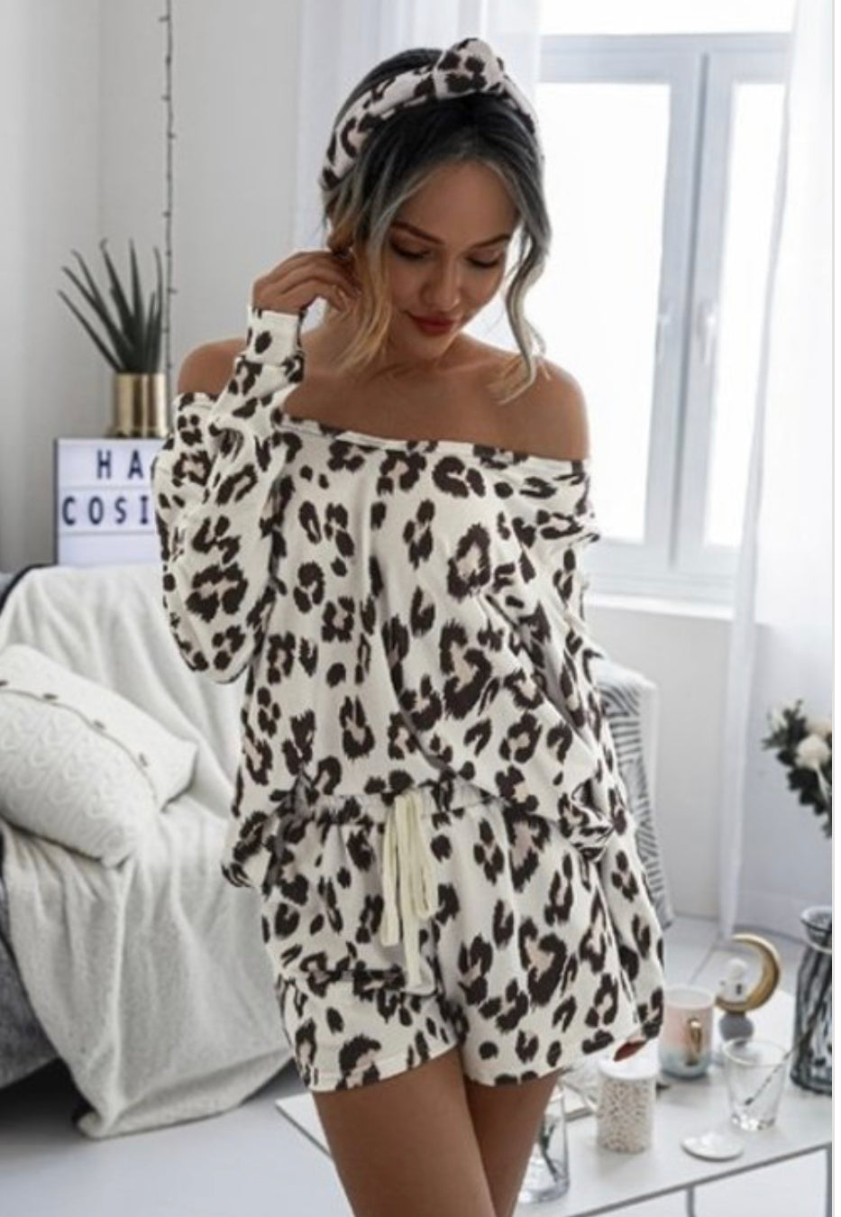 Leopard lounge