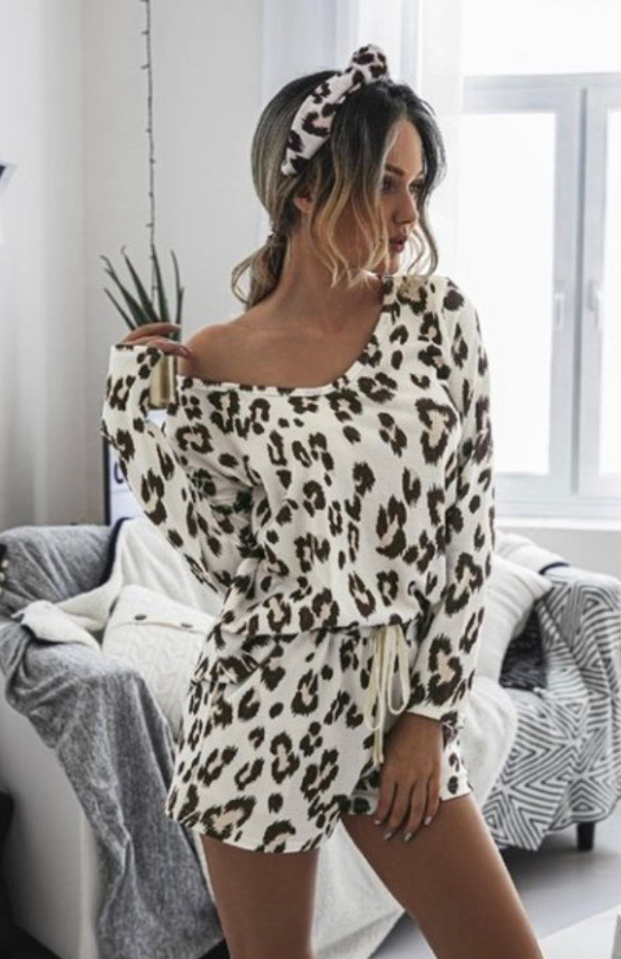 Leopard lounge